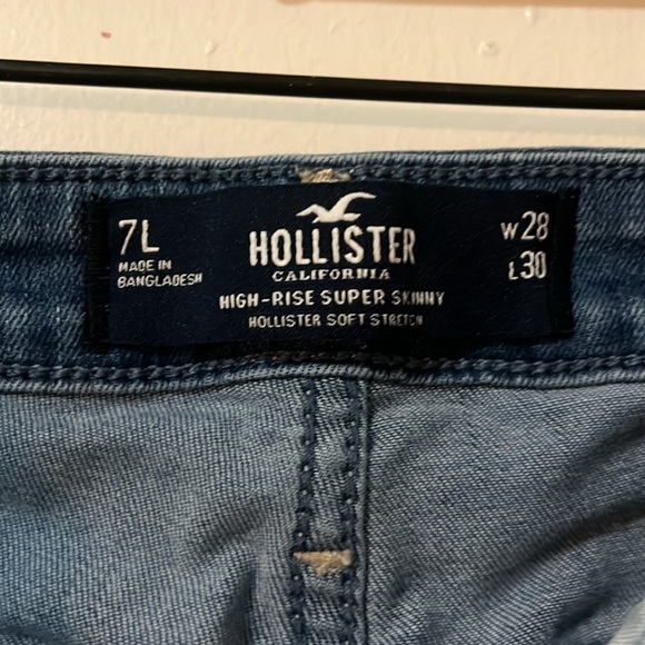 High-rise super skinny hollister jeans. waist:28 length:30 - Picture 2 of 5